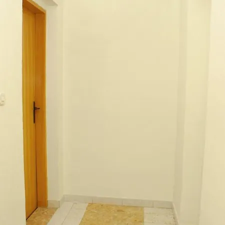 With A Parking Space Jelsa, Hvar - 2062 شقة ييلسا